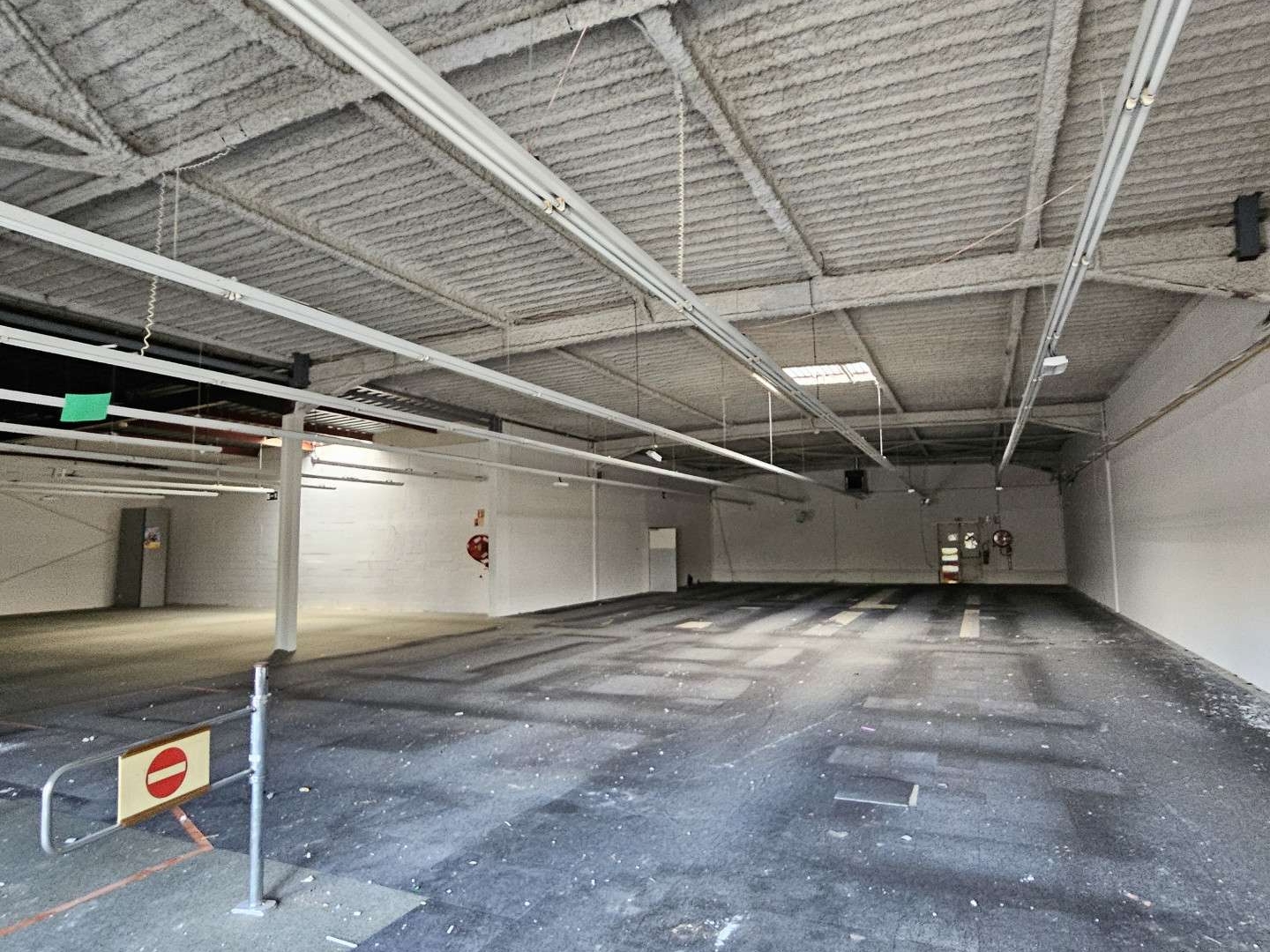 AV local commercial 1140m² à Tourlaville Cap Nord