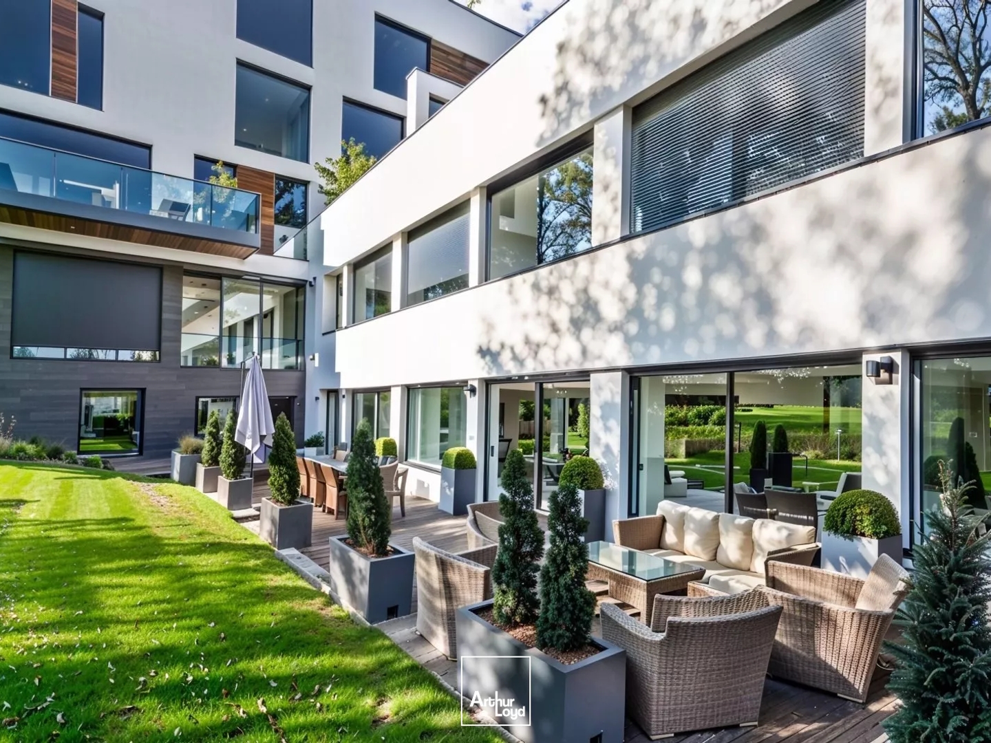 Bureaux à vendre - Bord de Seine, cadre verdoyant, jardin privatif à Rueil-Malmaison