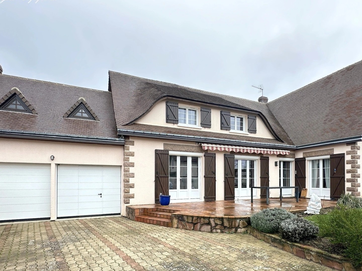 Maison 10 pièces 260 m²