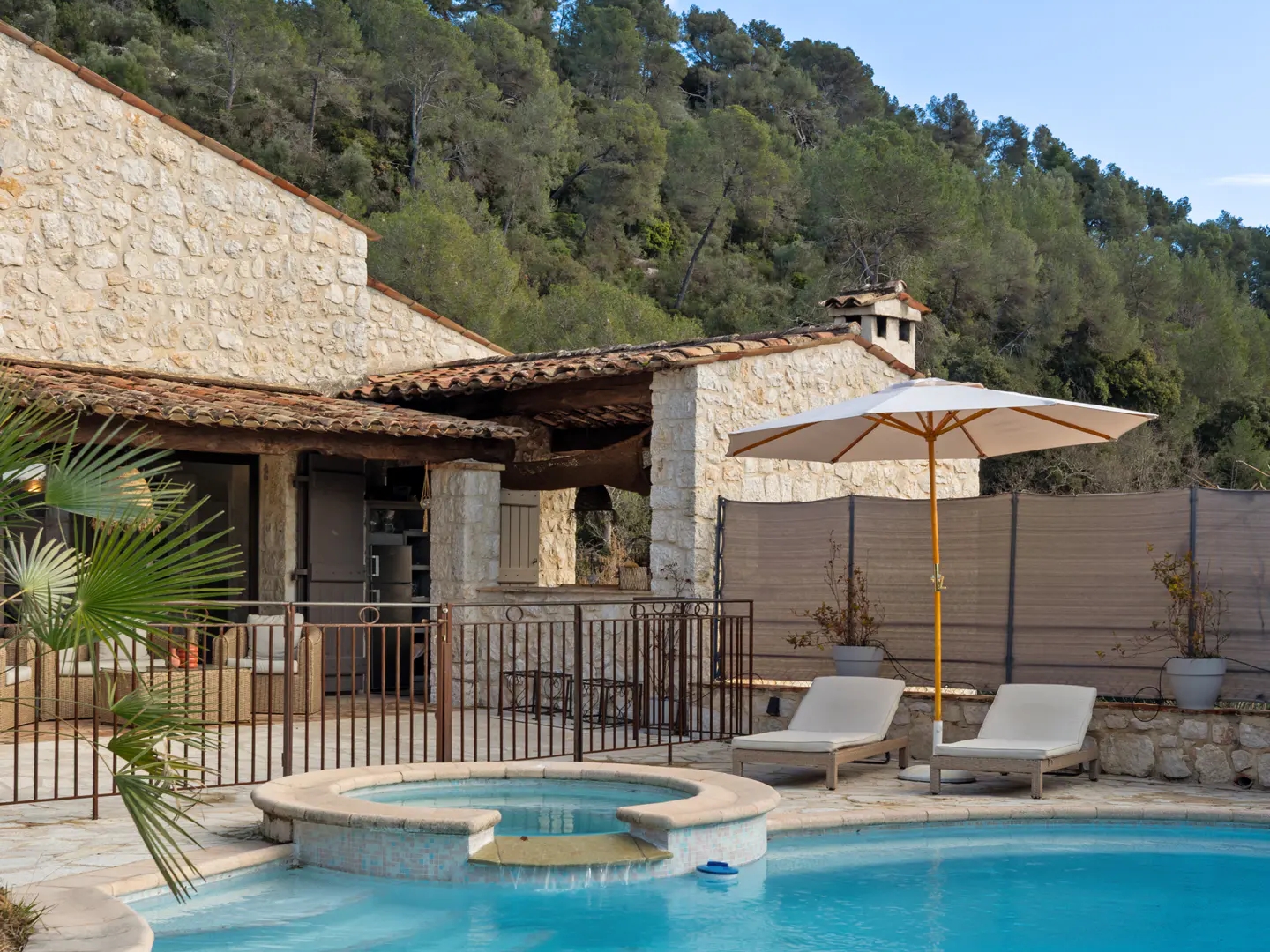 Maison à vendre - 11 pièces - 310m2 - La Colle-Sur-Loup (06480)