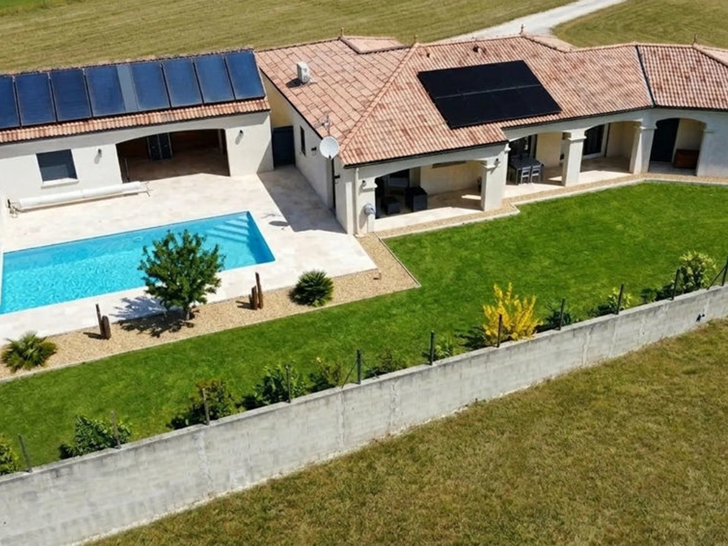 Villa contemporaine avec piscine à Montaigu-de-Quercy 119 m2
