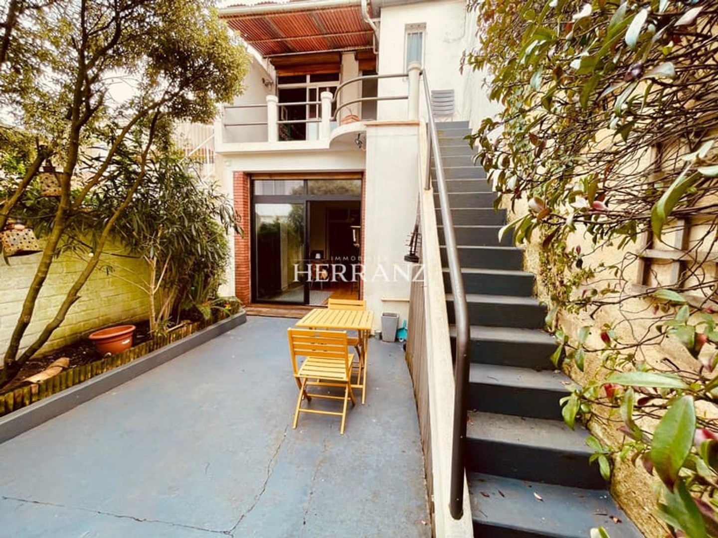 Bordeaux -Gare Saint-Jean / Sacrée-Coeur A vendre élégante maison de caractère avec terrasse et dépendance