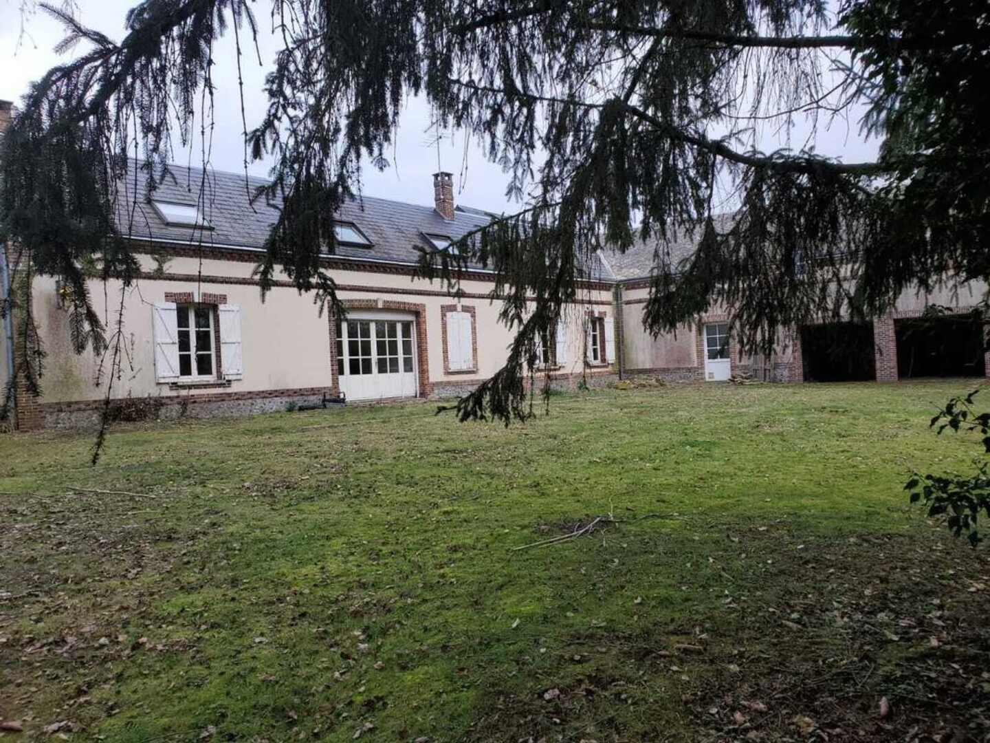 Maison d'habitation de 186 m2 proche centre de Breteuil 4 chambres