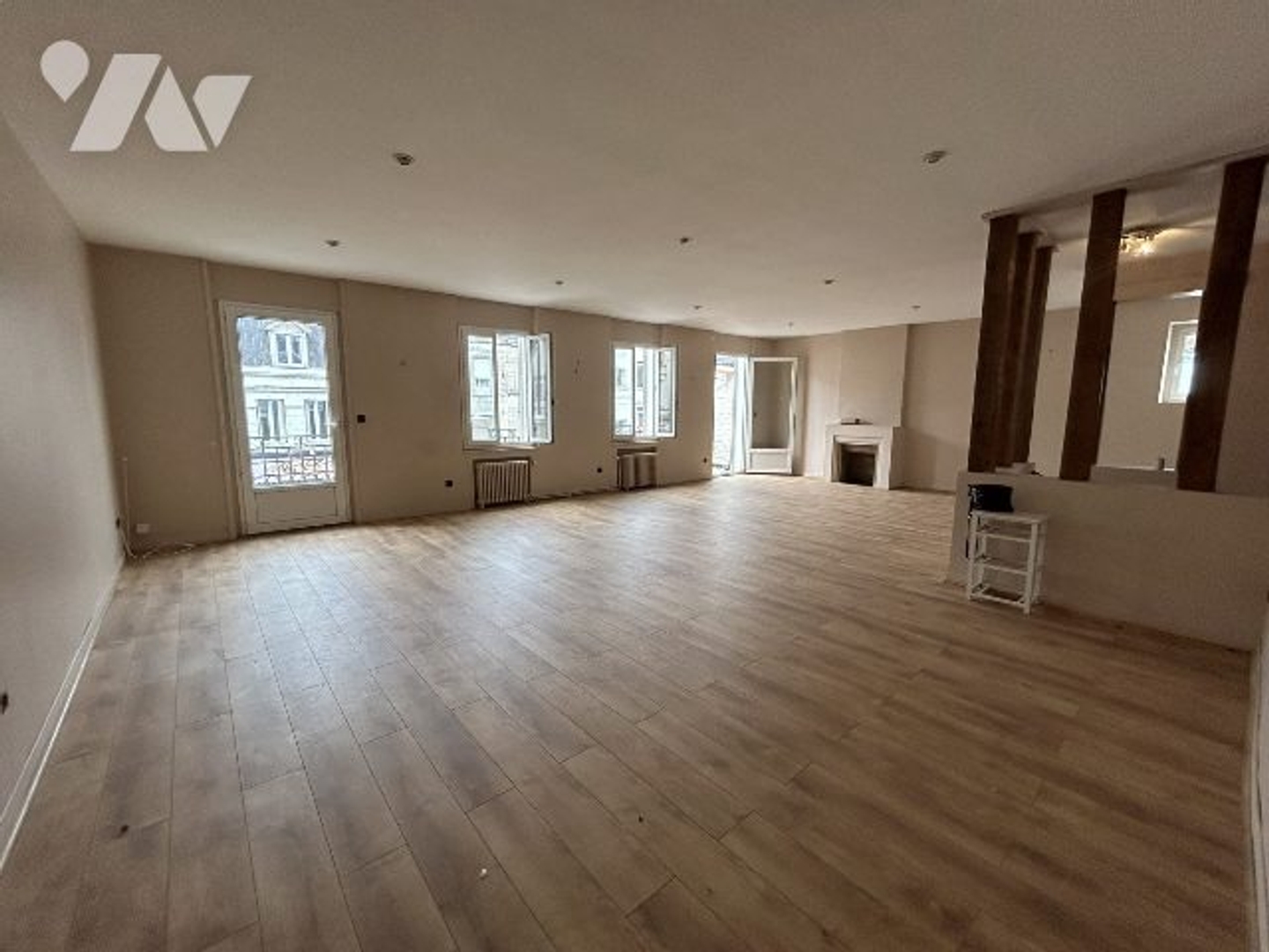 Appartement à vendre - 10 pièces - 312m2 - Saint-Quentin (02100)