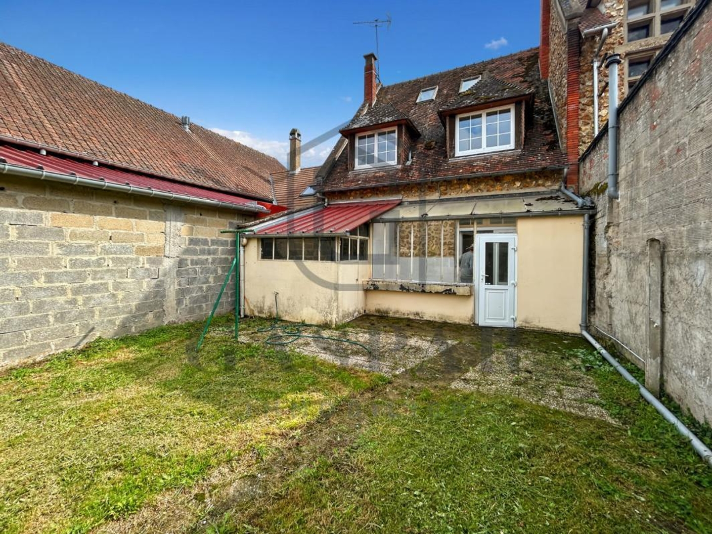 Vends maison de ville - 99 m² - 5 pièces, 4 chambres - Conches-en-Ouche 27190