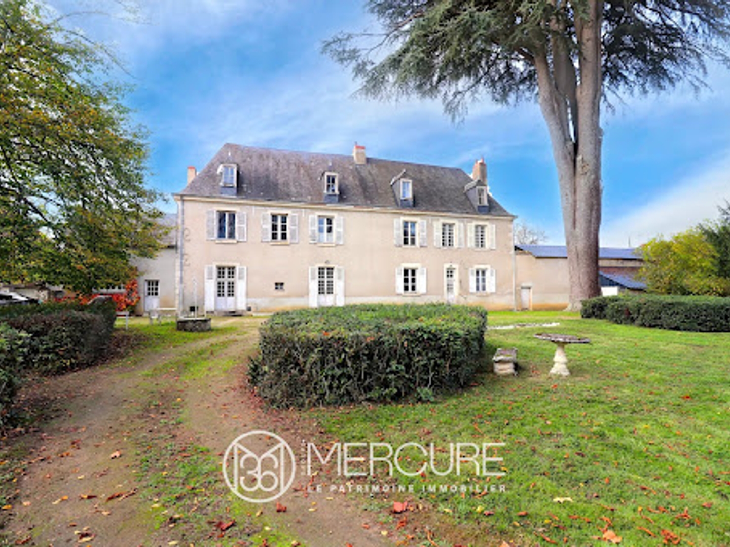 Maison à vendre - 13 pièces - 306m2 - Pellevoisin (36180)