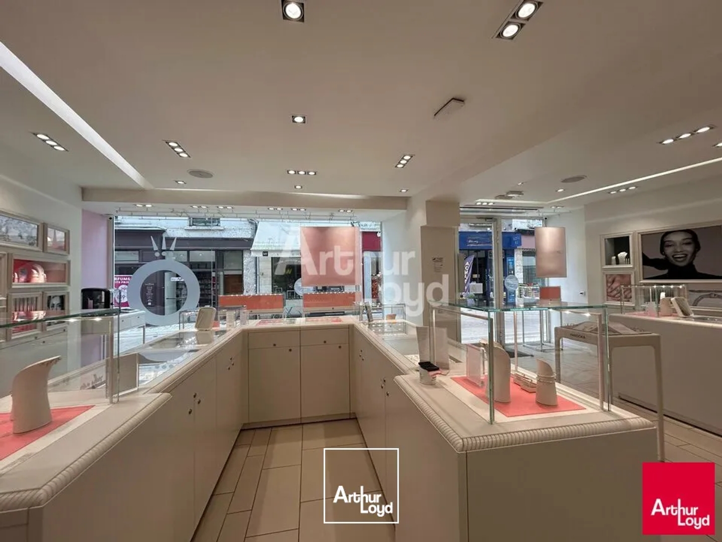 BLOIS HYPERCENTRE - VENTE LOCAL COMMERCIAL DE 240 M² - EMPLACEMENT N°1
