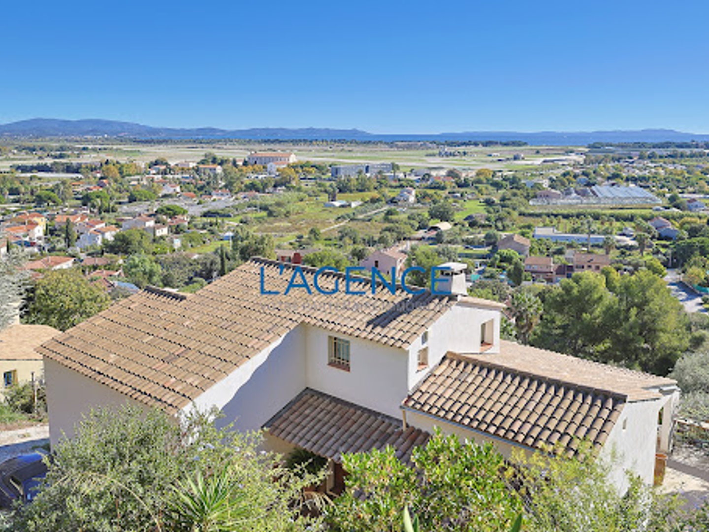 Maison à vendre - 7 pièces - 221m2 - Hyères (83400)