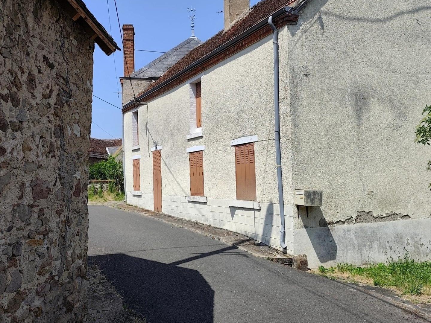 Maison et bâtiment à rénover - Dun-le-Poëlier, proche Chabris
