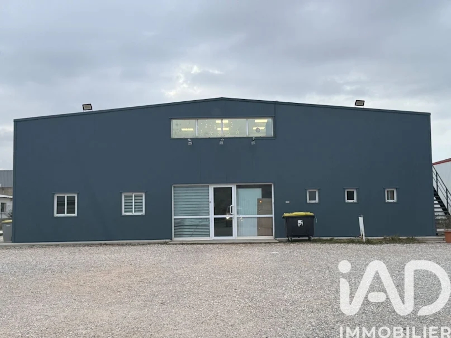 Local 5 pièces 400 m²