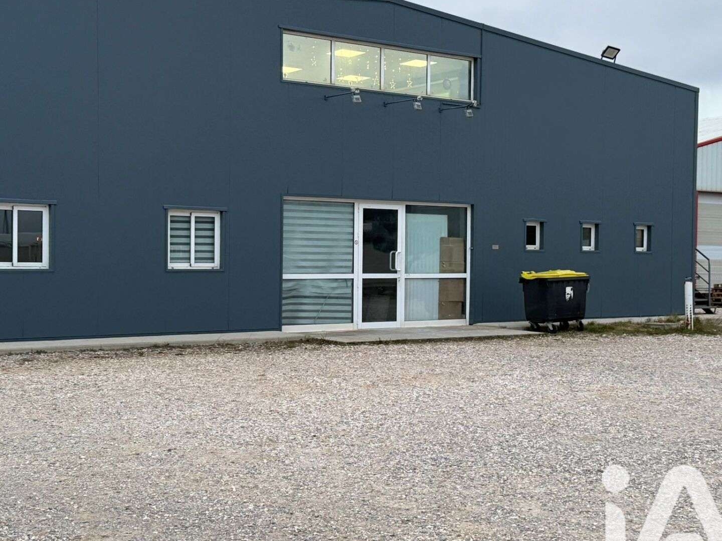 Local 5 pièces 400 m²
