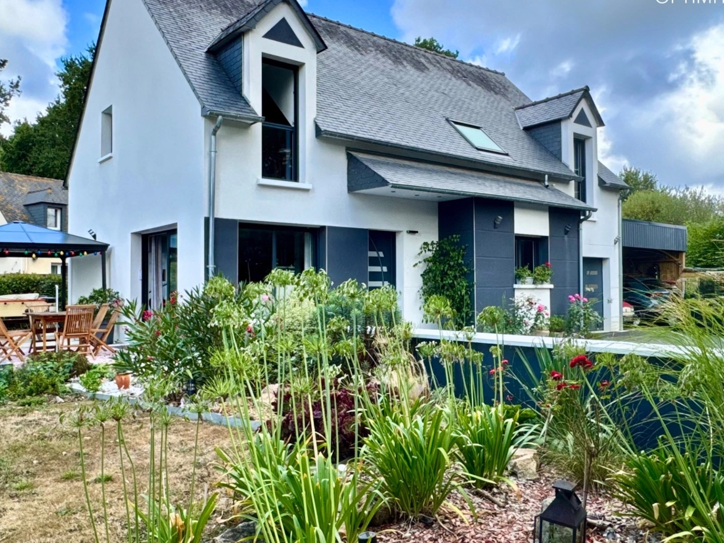 Maison contemporaine avec jardin paysagé à Pleurtuit