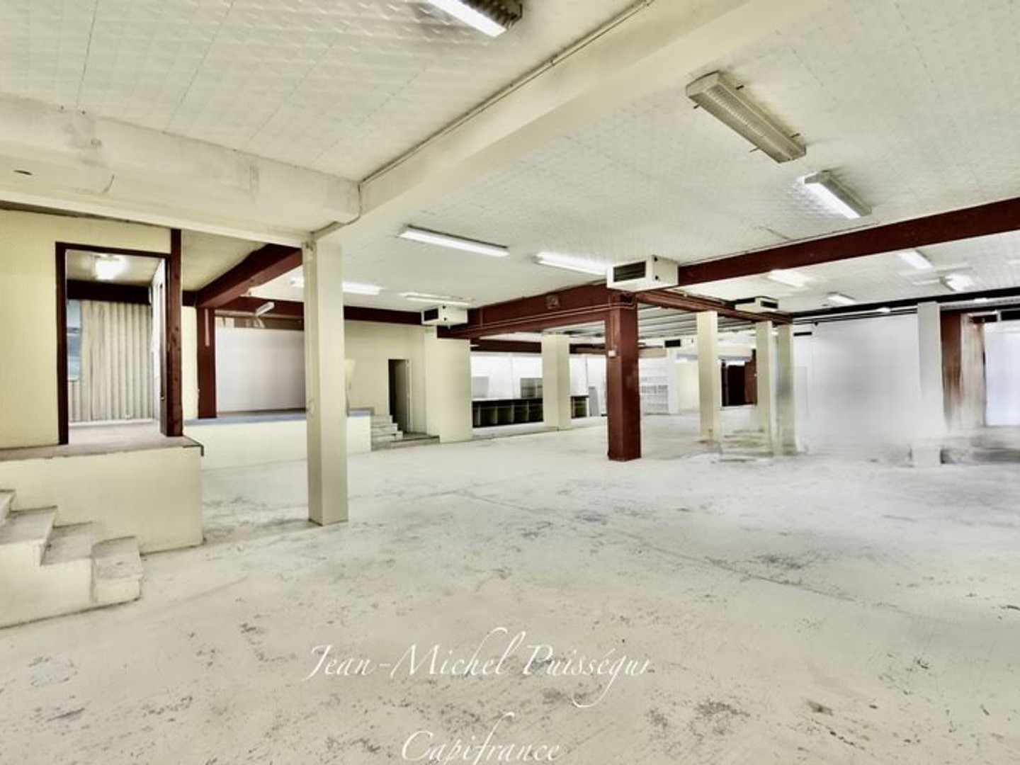 Local 4 pièces 420 m²