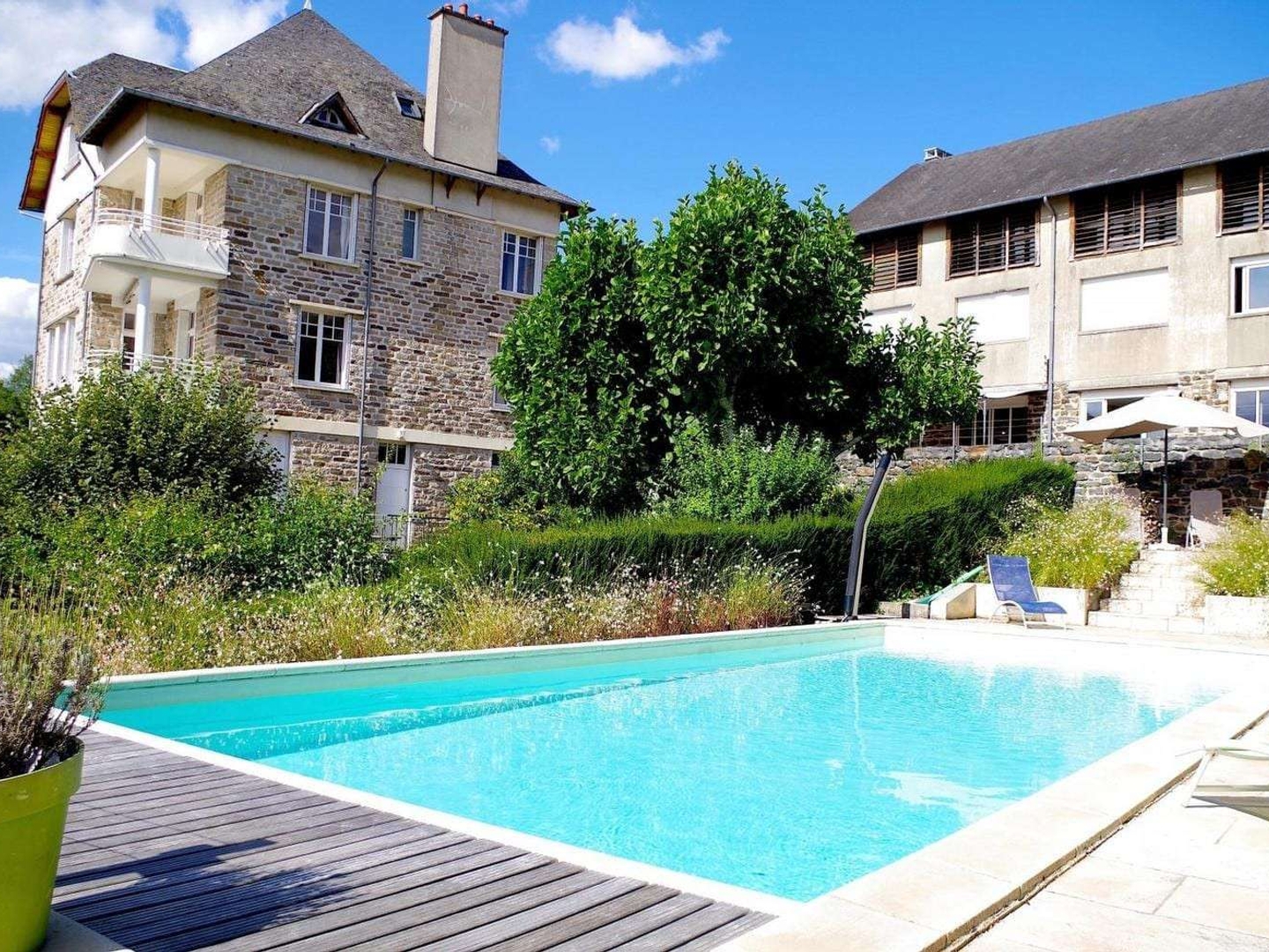 À vendre - Gîte de 8 chambres avec piscine e