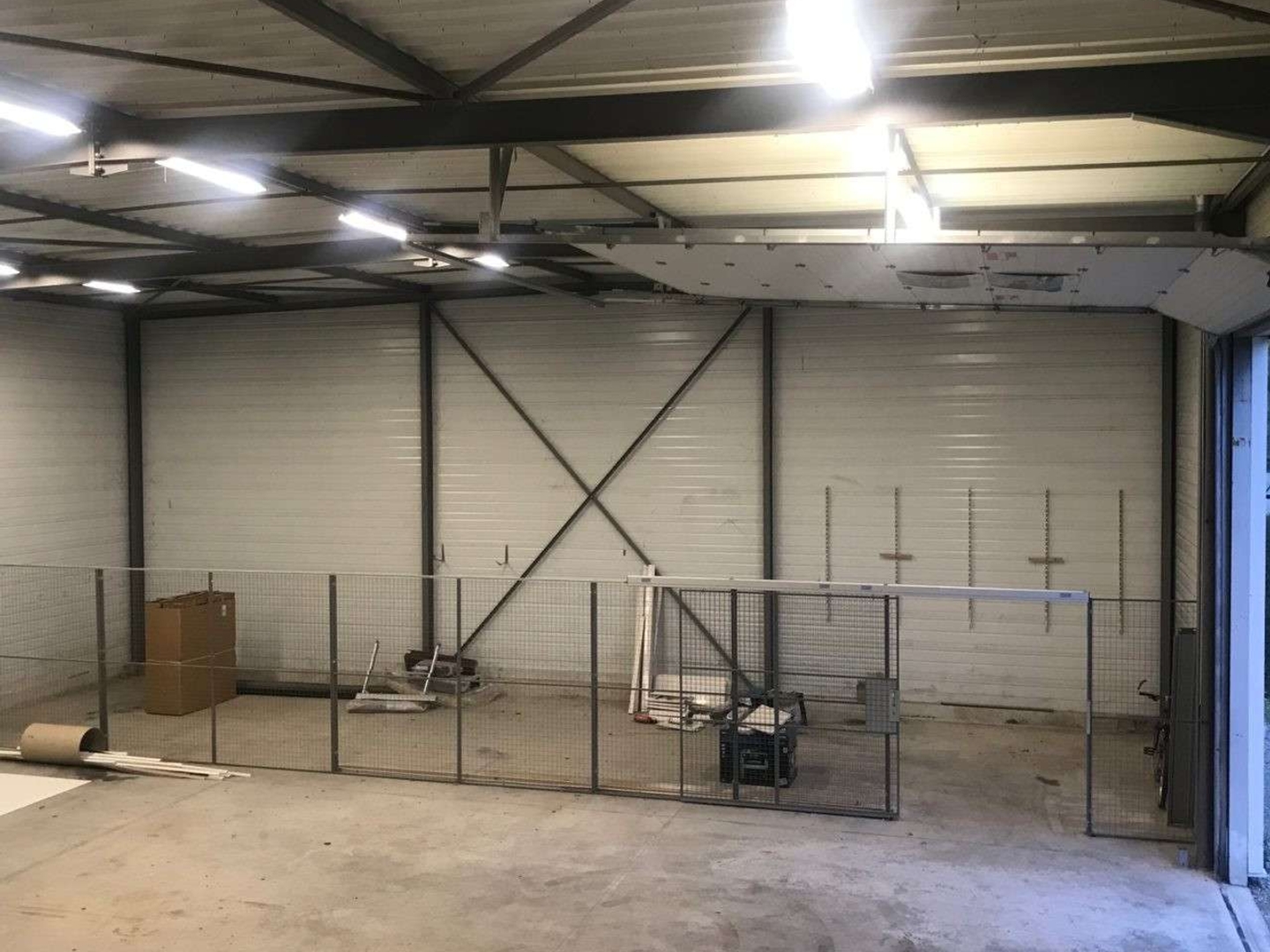 Vend local d'activités 300m² à St Léger sur Dheune