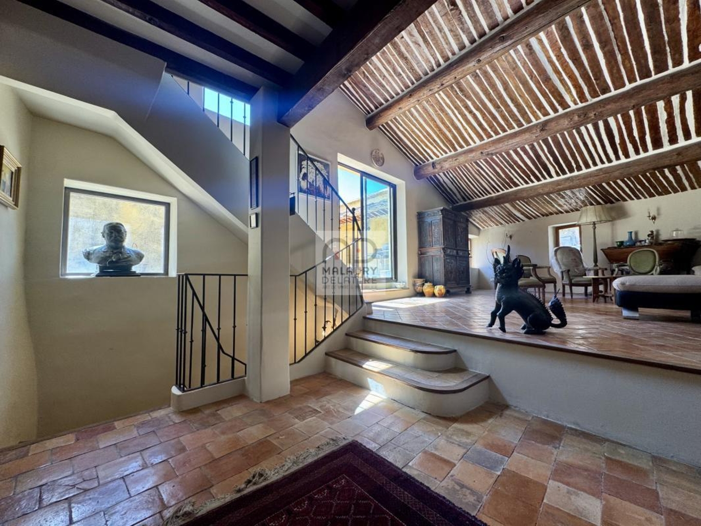 Vends maison de ville - 320 m² - 8 pièces, 6 chambres - Lambesc 13410