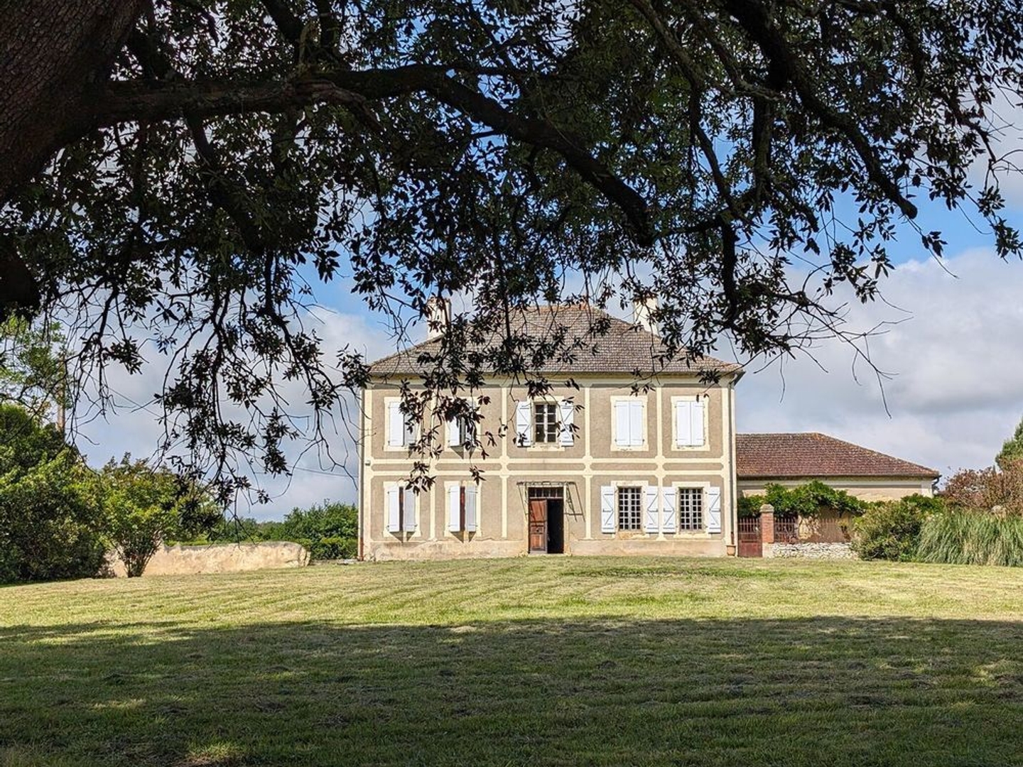 A vendre, Vic-Fezensac, Gers : Magnifique maison de maître authentique avec des beaux volumes et éléments d'époque, grandes dépe