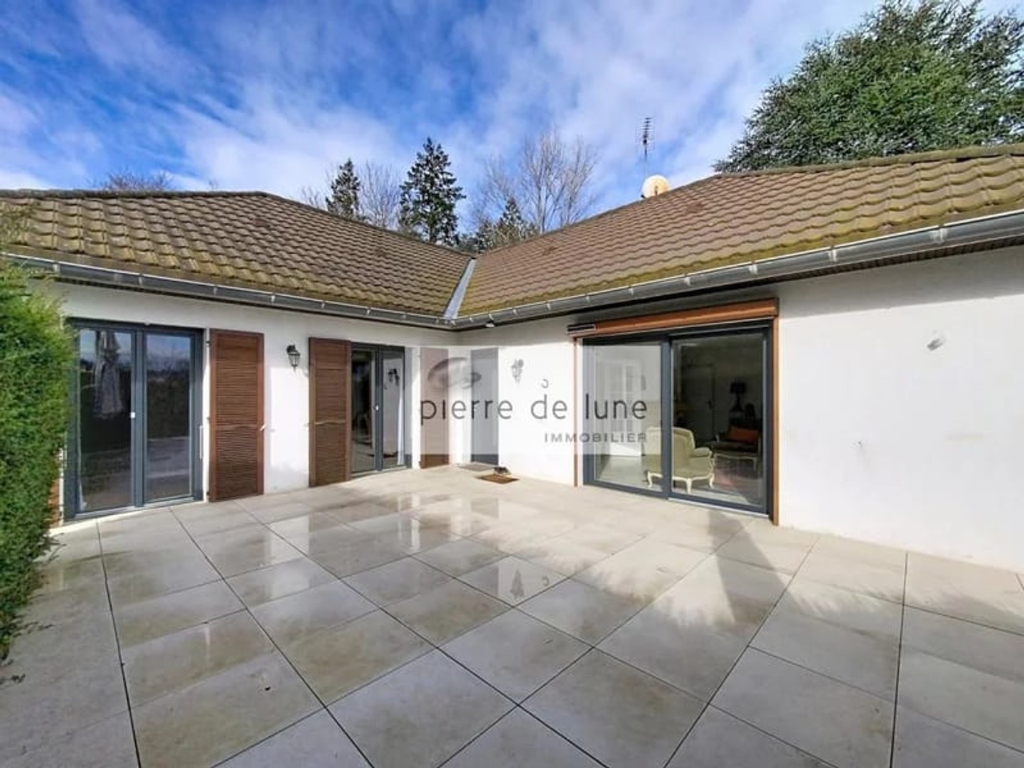 A DARDILLY sur 1200m², Villa de plain-pied avec piscine