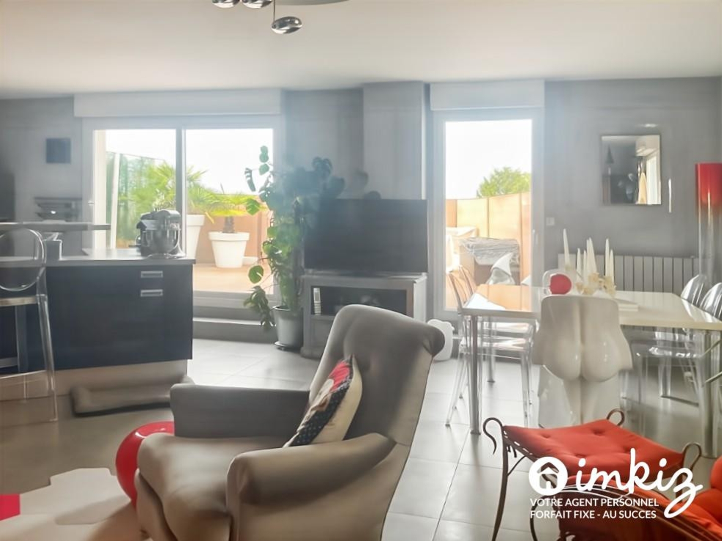 Superbe T4 avec grande terrasse et garages