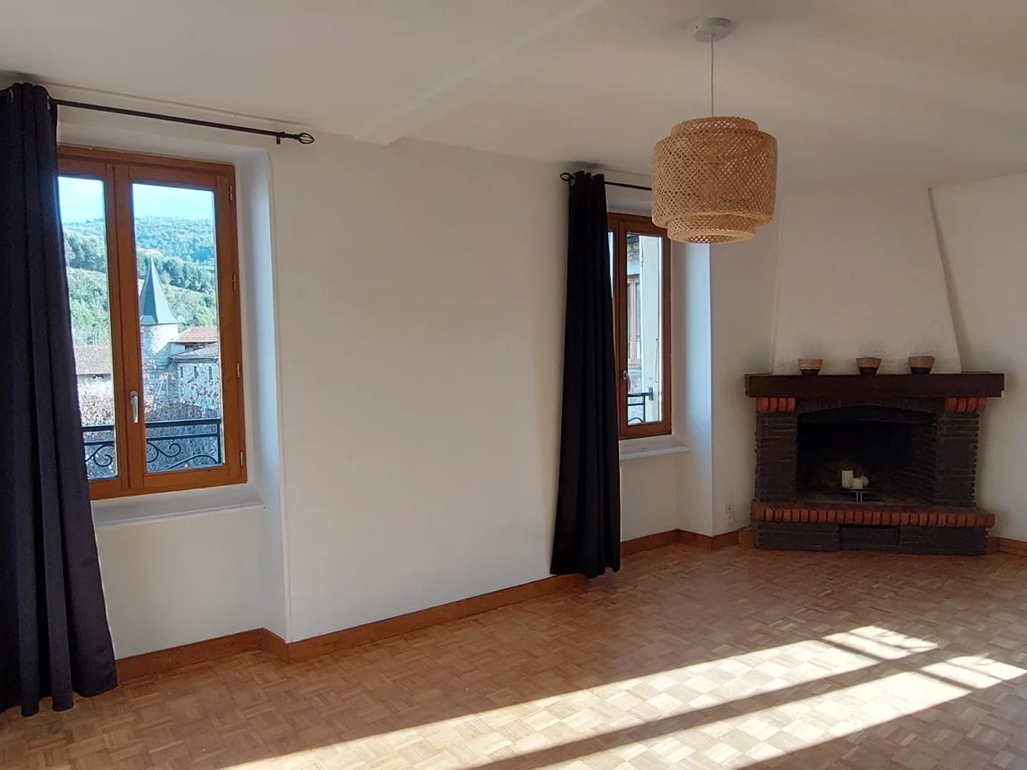Immeuble à vendre - 13 pièces - 289m2 - Désaignes (07570)