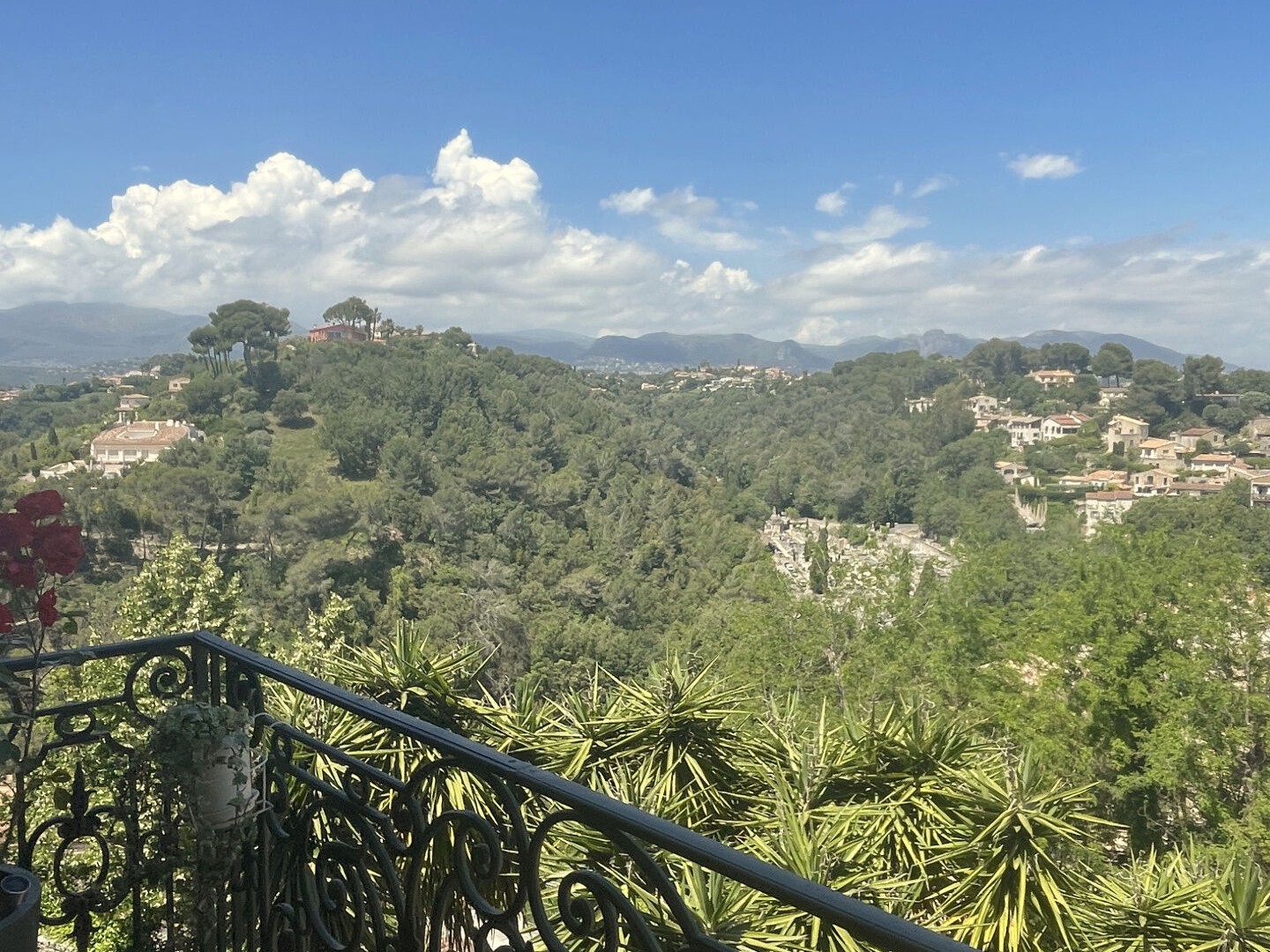 Haut de Cagnes 4 pièces 83 m2 parfait état terrasse vue déga