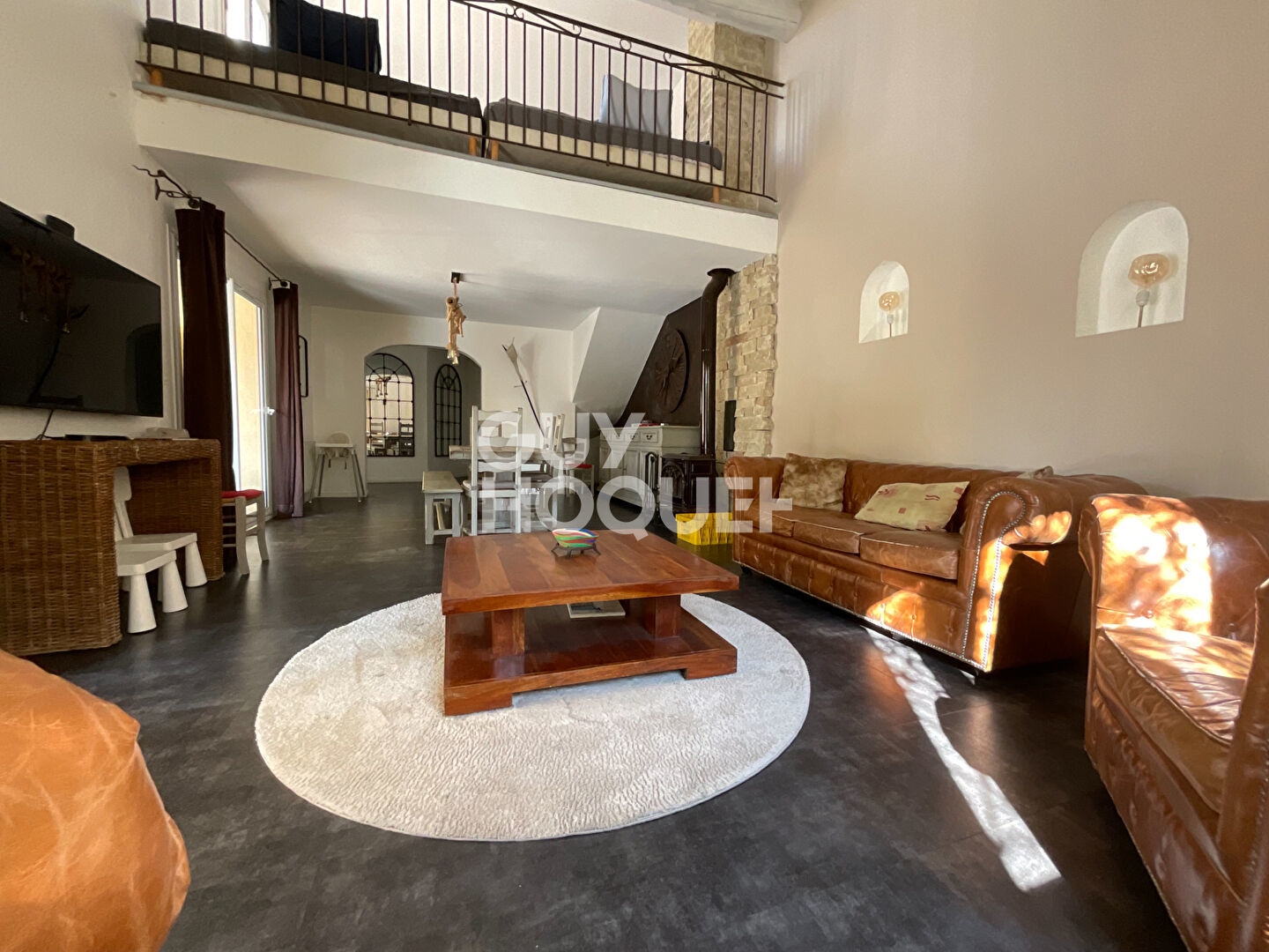 Immeuble à vendre - 6 pièces - 235m2 - Althen-Des-Paluds (84210)