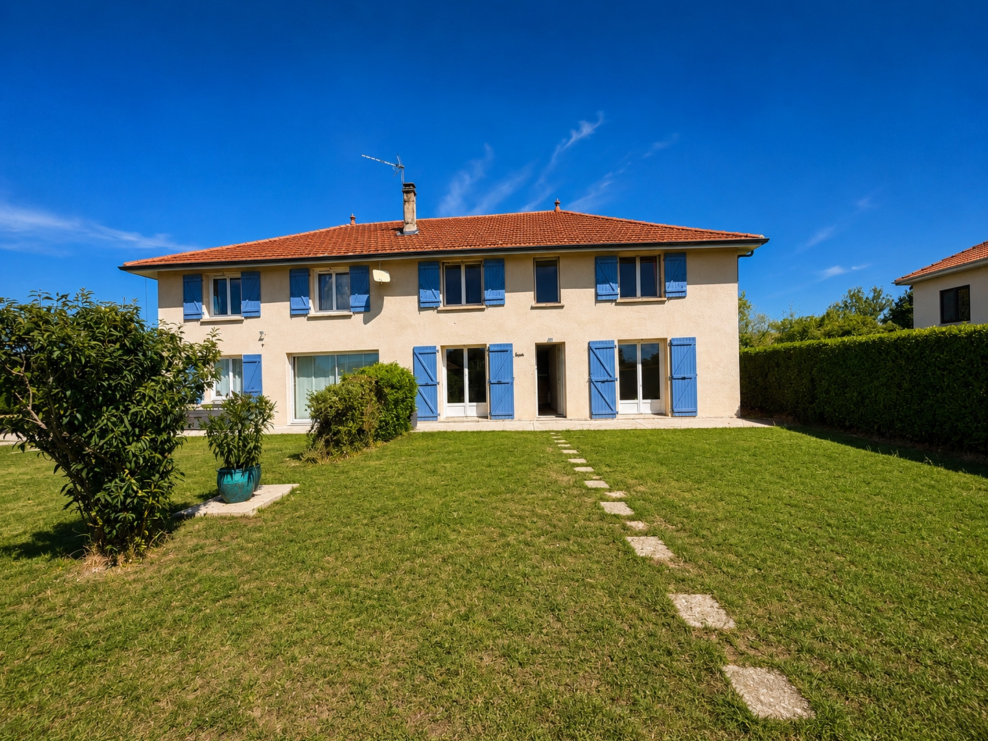 Maison familiale – beaux volumes, grand terrain et fort potentiel