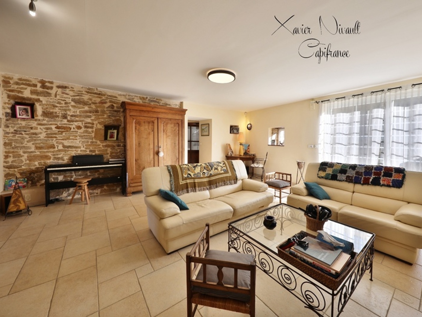 Maison à vendre - 6 pièces - 275m2 - Saint-Amour (39160)