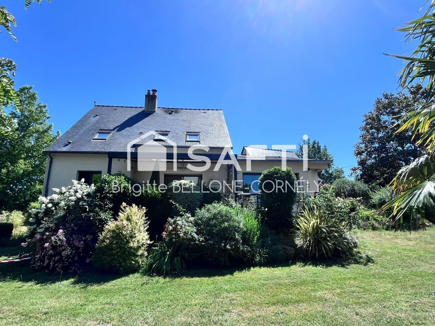 Belle maison traditionnelle de 172 m2 avec jardin de 2350 mètres et dépendance- Blaison-Gohier
