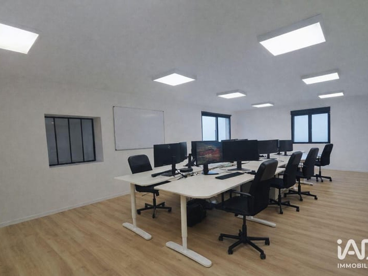 Immeuble commercial 800 m²