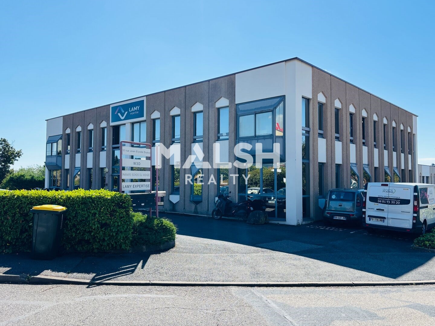 Local professionnel 182 m²