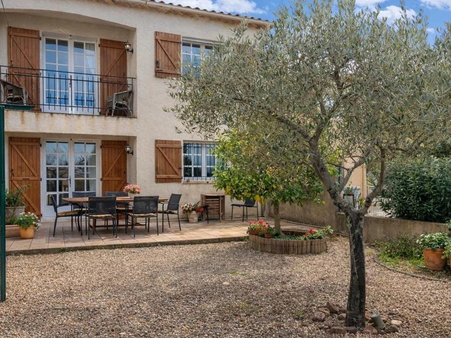 Maison spacieuse proche de tout, avec jardin, vue dégagée et gra