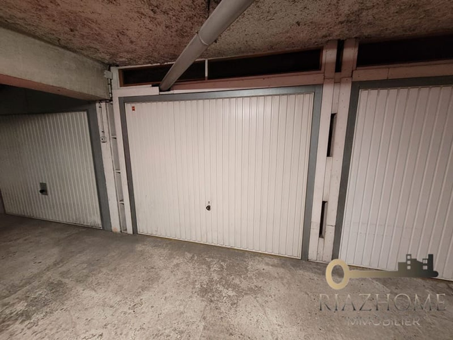 Parking / garage / box à vendre - 14m2 - Le Bourget (93350)