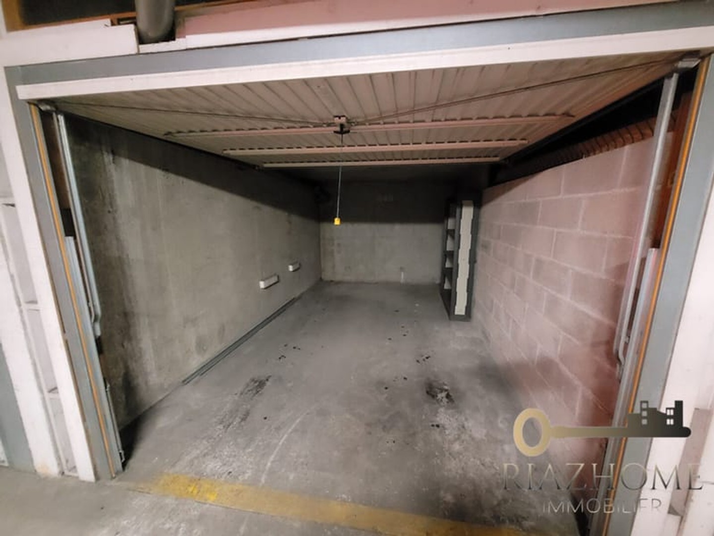 Parking / garage / box à vendre - 14m2 - Le Bourget (93350)