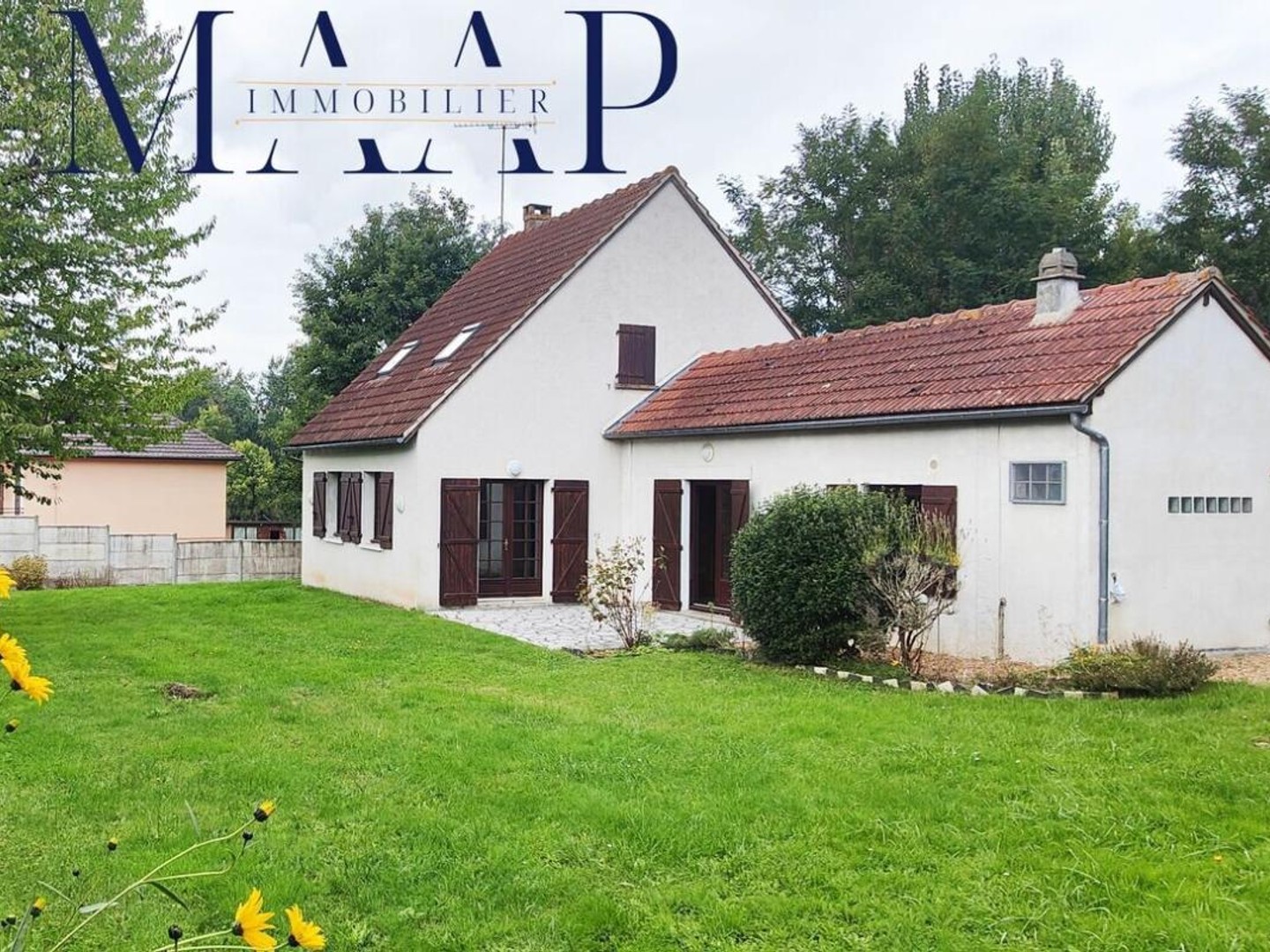 Maison 4 chambres 130m², terrain 1300m², garage