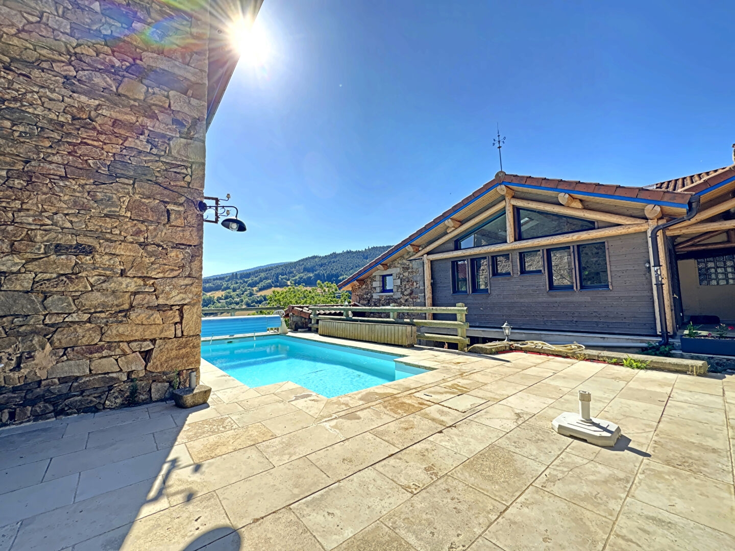Maison à vendre - 4 pièces - 190m2 - Doizieux (42740)