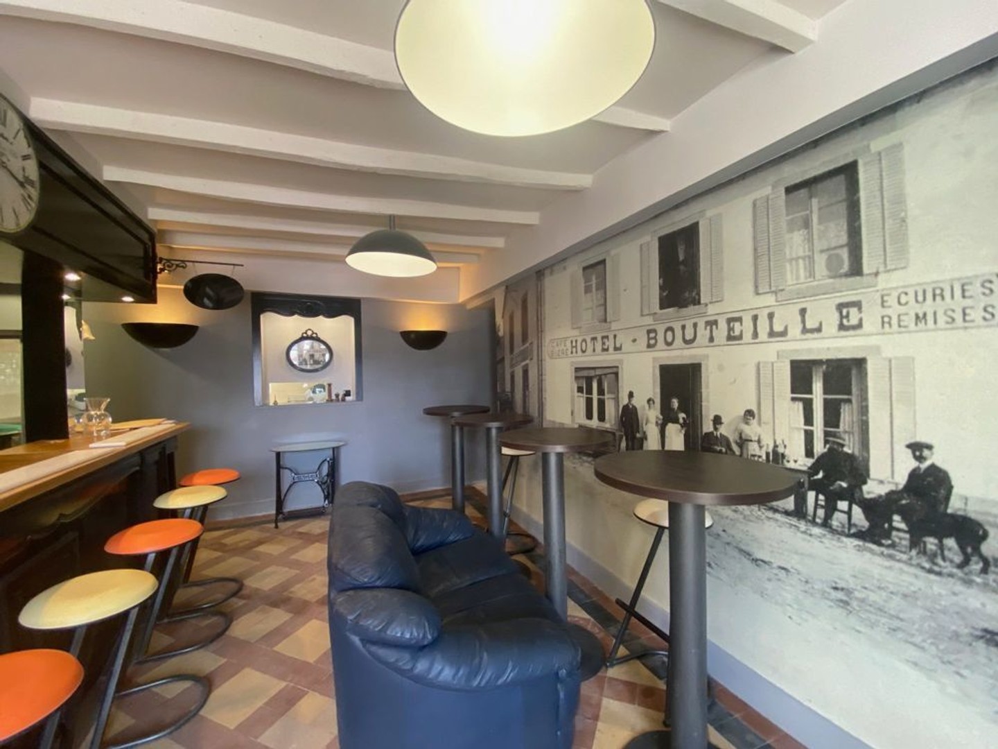 Restaurant de 100 m² à FAUX-LA-MONTAGNE