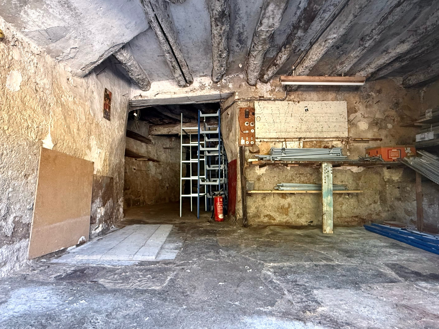 Parking / garage / box à vendre - 20m2 - Lodève (34700)