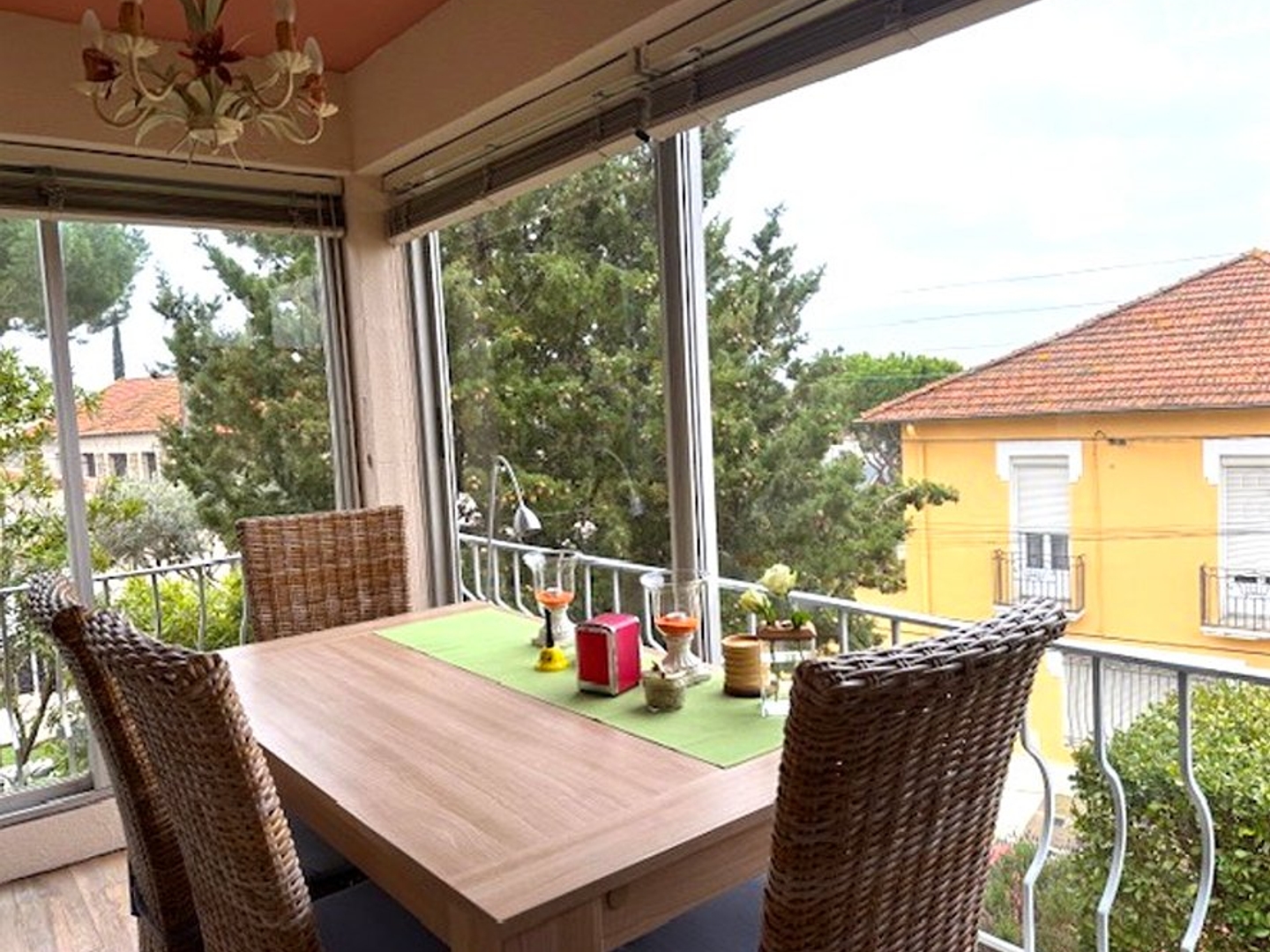 Maison avec jardin et garage dans le quartier des Arènes
