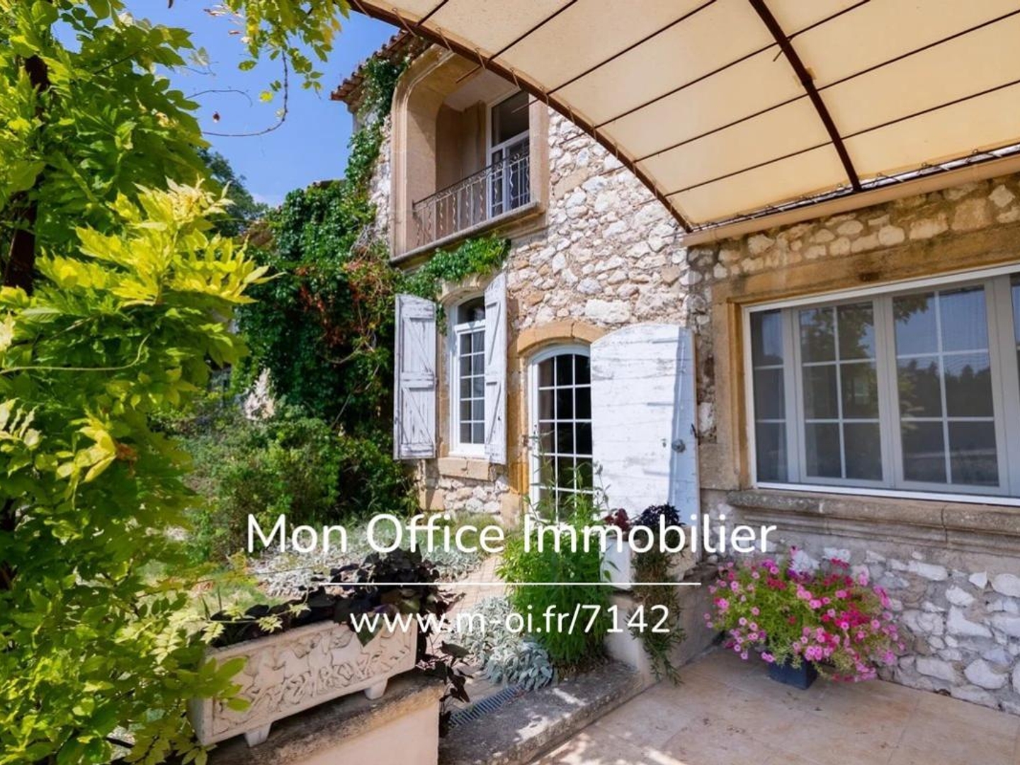 Vends maison - 370 m² - 10 pièces, 7 chambres - Cadenet 84160