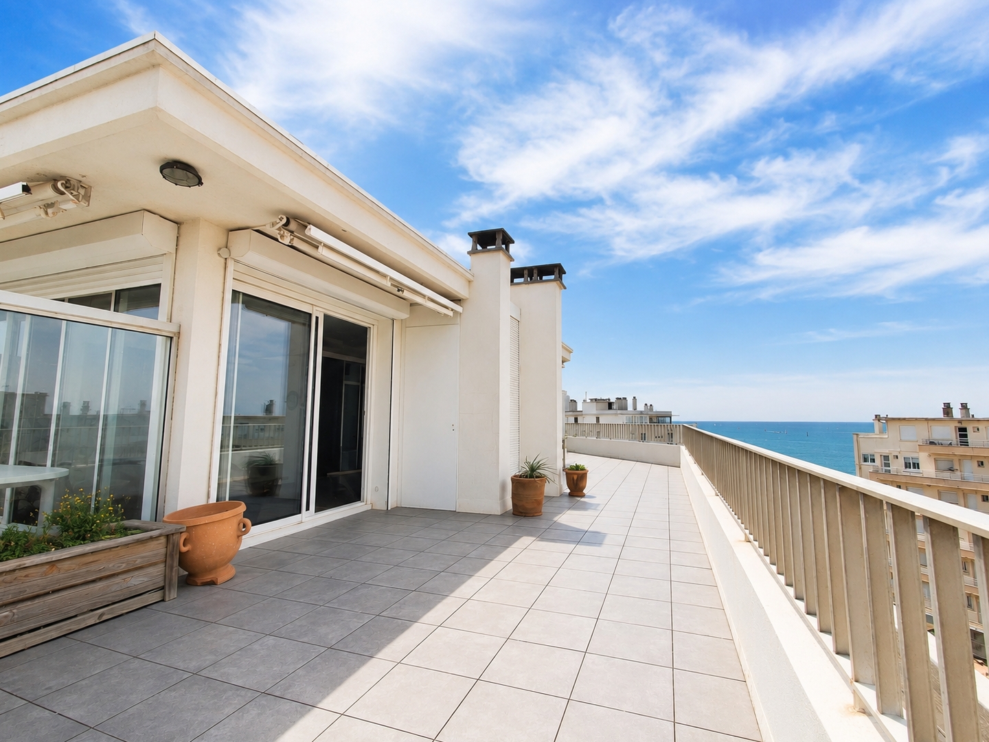 APPARTEMENT DERNIER ETAGE TERRASSE VUE MER ET CANIGOU