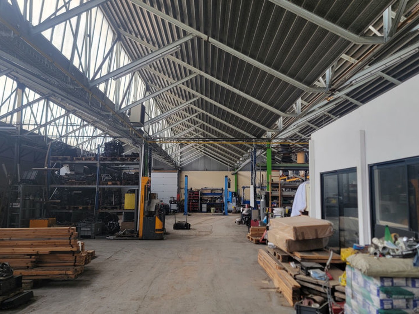 ENSEMBLE IMMOBILIER À USAGE INDUSTRIEL