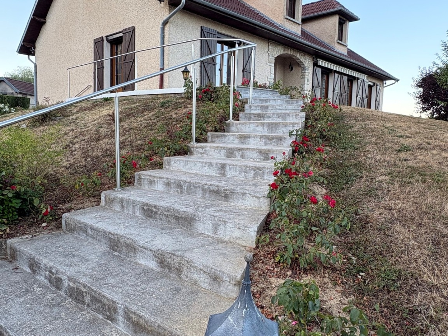 Maison à vendre - 5 pièces - 164m2 - École-Valentin (25480)