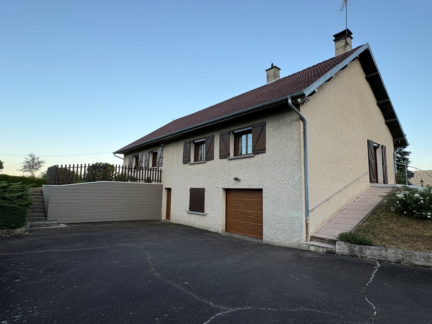 Maison à vendre - 5 pièces - 164m2 - École-Valentin (25480)