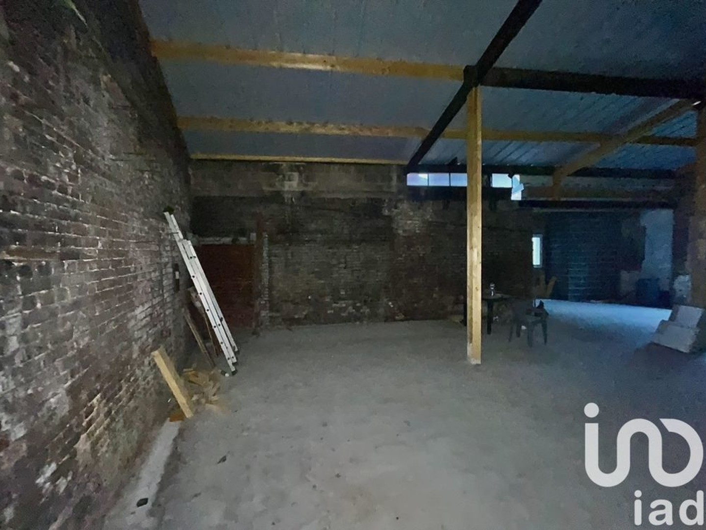 Vente garage 110 m²