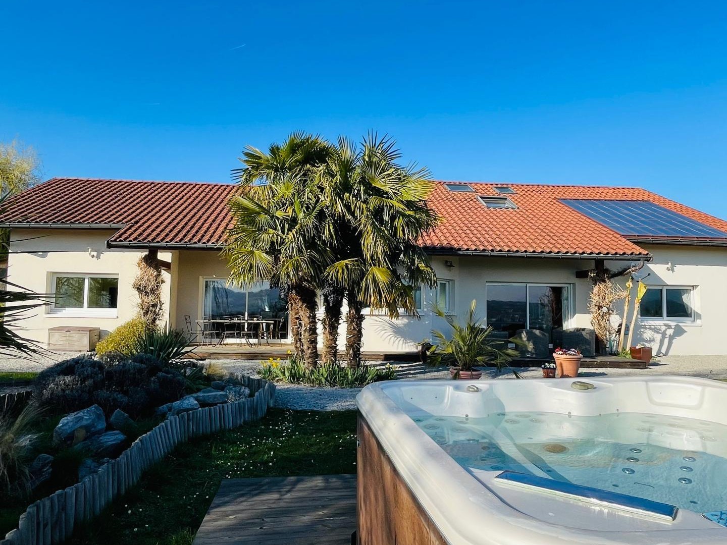 Superbe villa avec vue dégagée et grand terrain