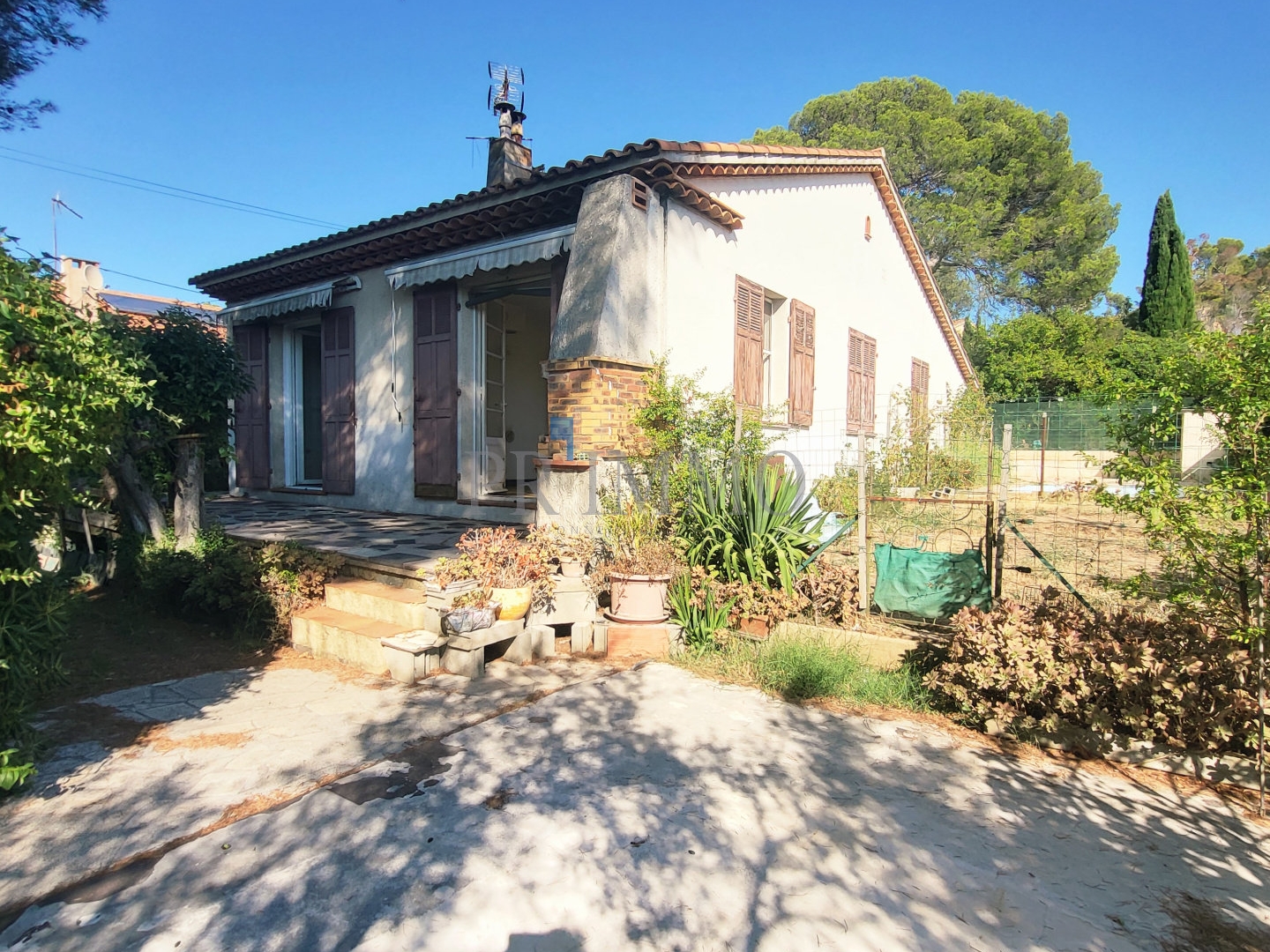 SAINT-RAPHAEL- QUARTIER LES PLAINES VILLA A RENOVER