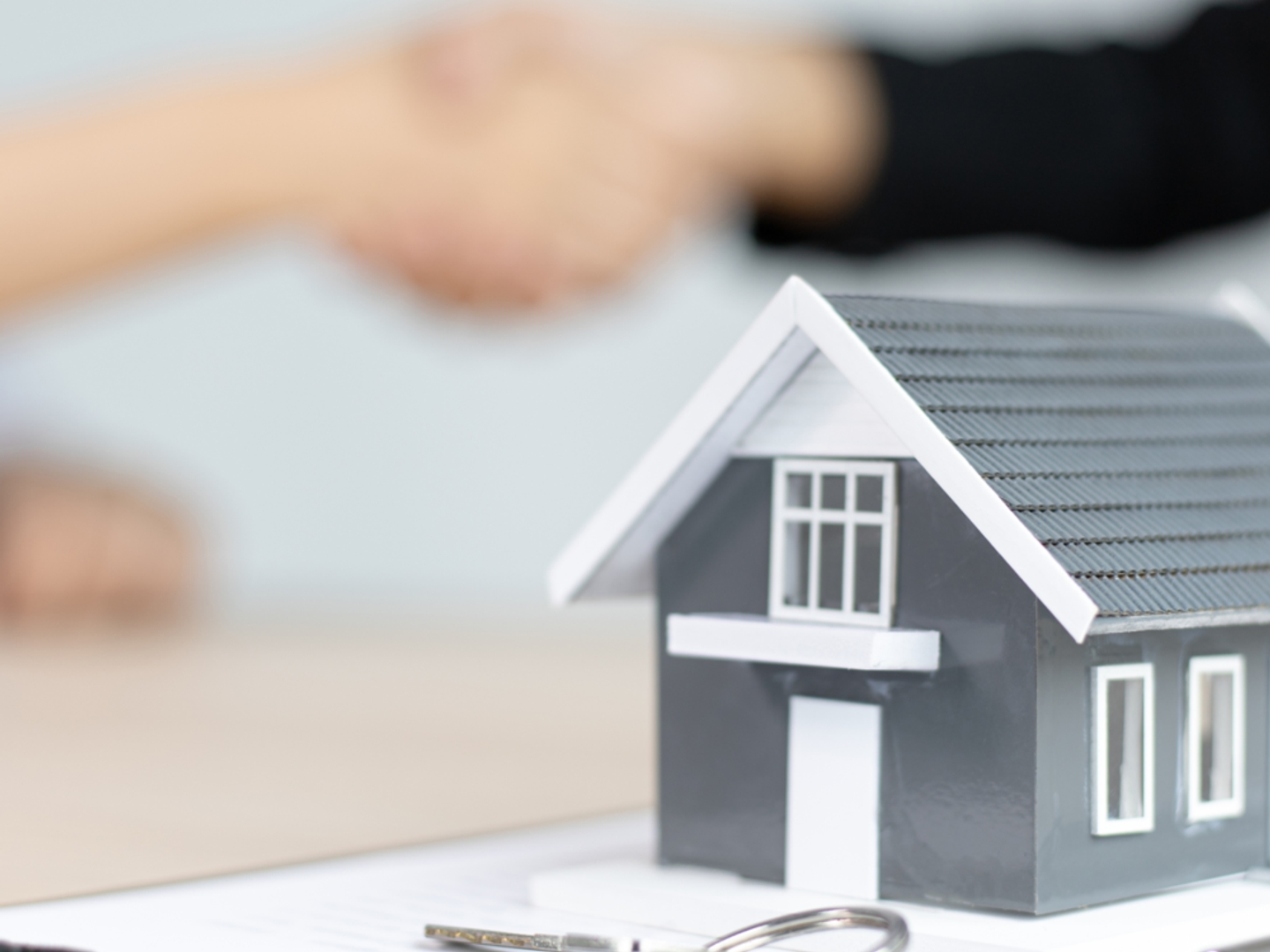 SAINT PIERRE 97410 - ENSEMBLE IMMOBILIER AVEC BON RENDEMENT LOCATIF - TOUT À L'ÉGOUT - SECTEUR PRIVILÉGIÉ