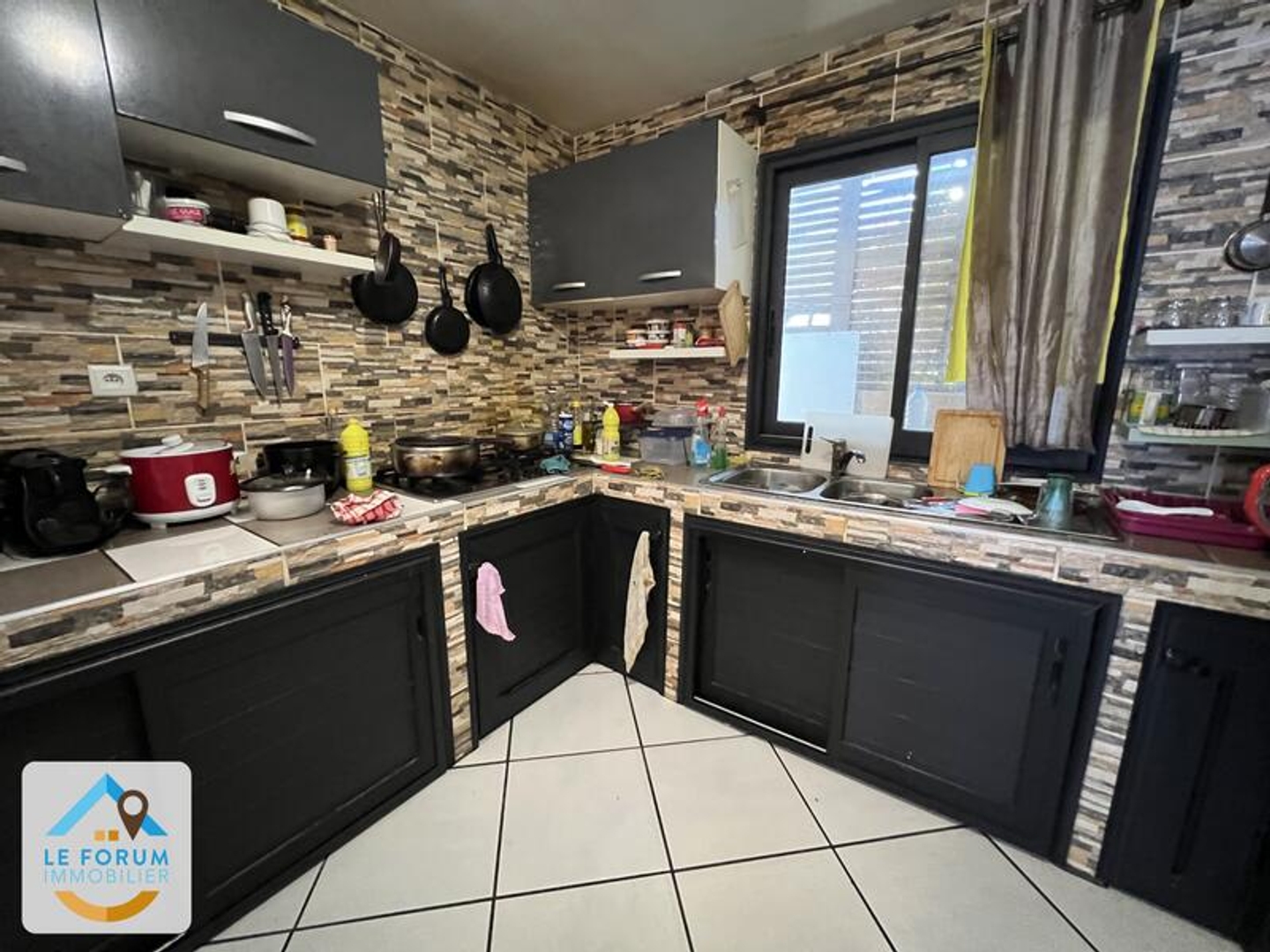 Immeuble à vendre - 6 pièces - 181m2 - Saint-Pierre (97410)