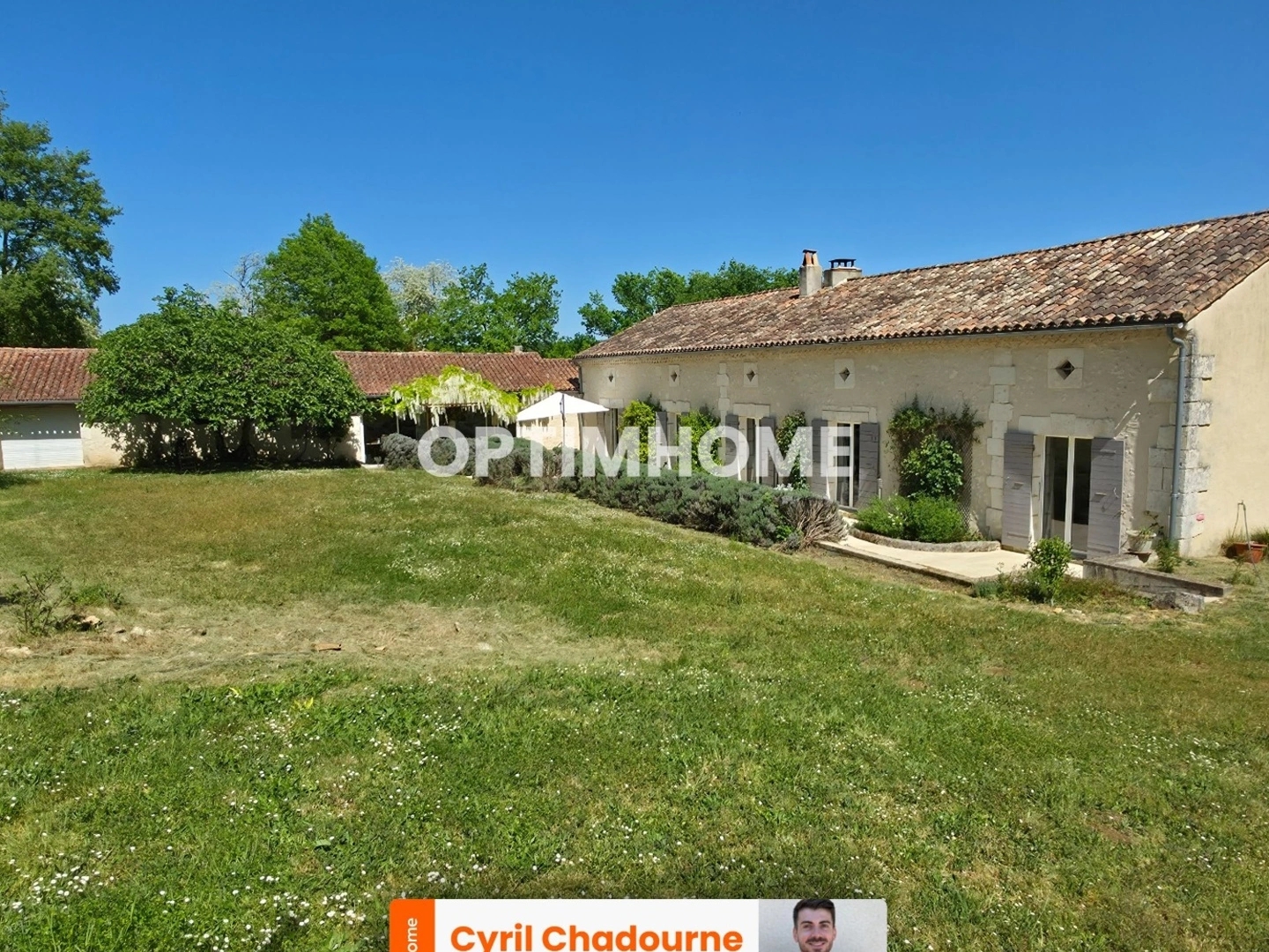 Maison à vendre - 10 pièces - 225m2 - Douville (24140)